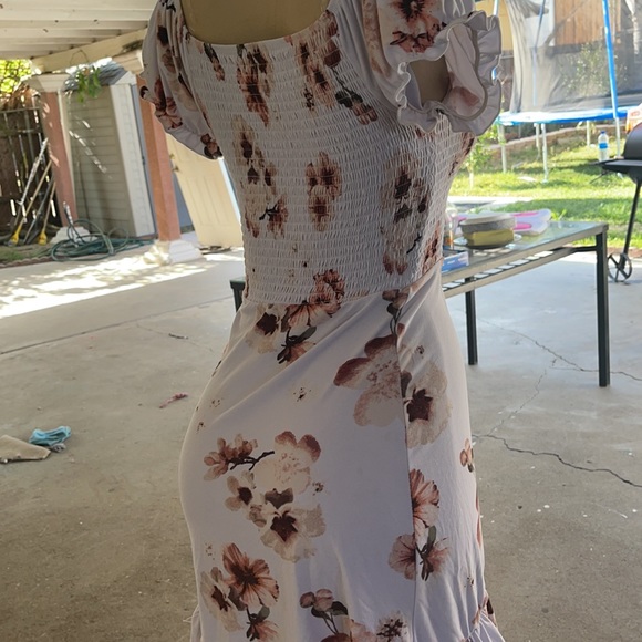 Spring dress - Picture 3 of 3